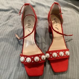 Unisa 8 red with white pearls